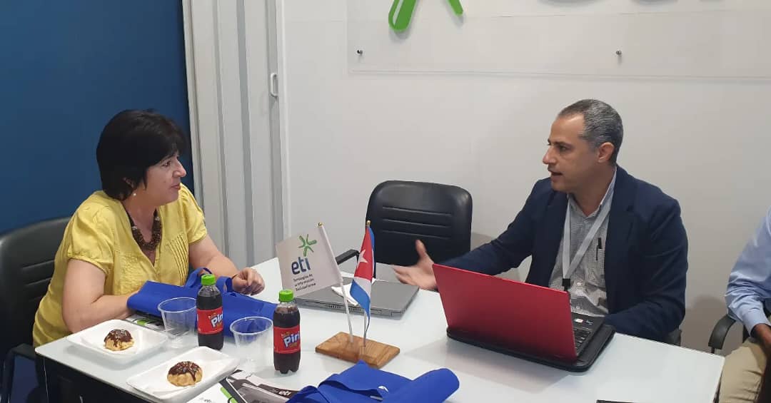 Visita Ministra del MTSS al stand ETI en Informática 2024